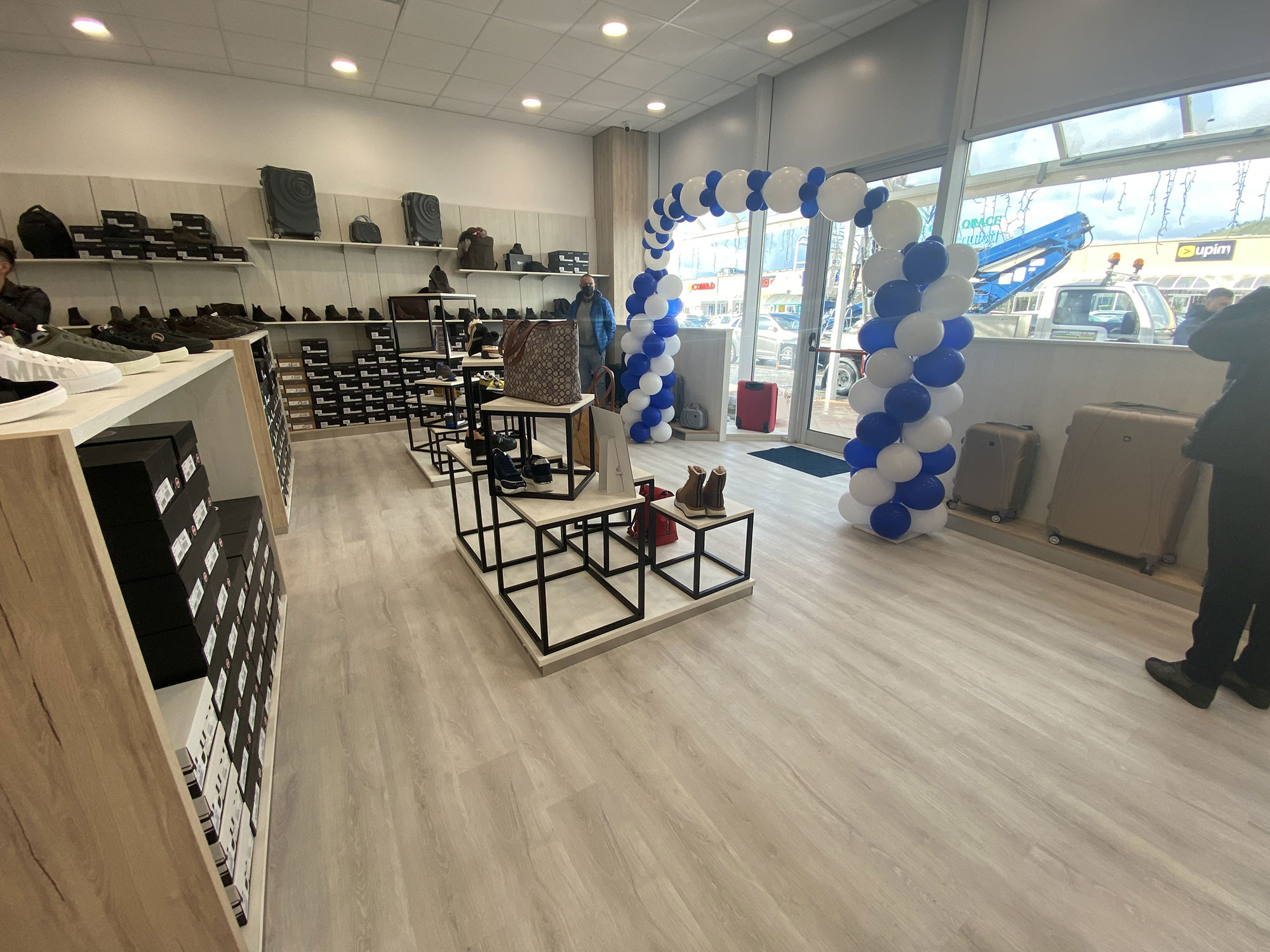 arredamento negozio calzature settiro 02