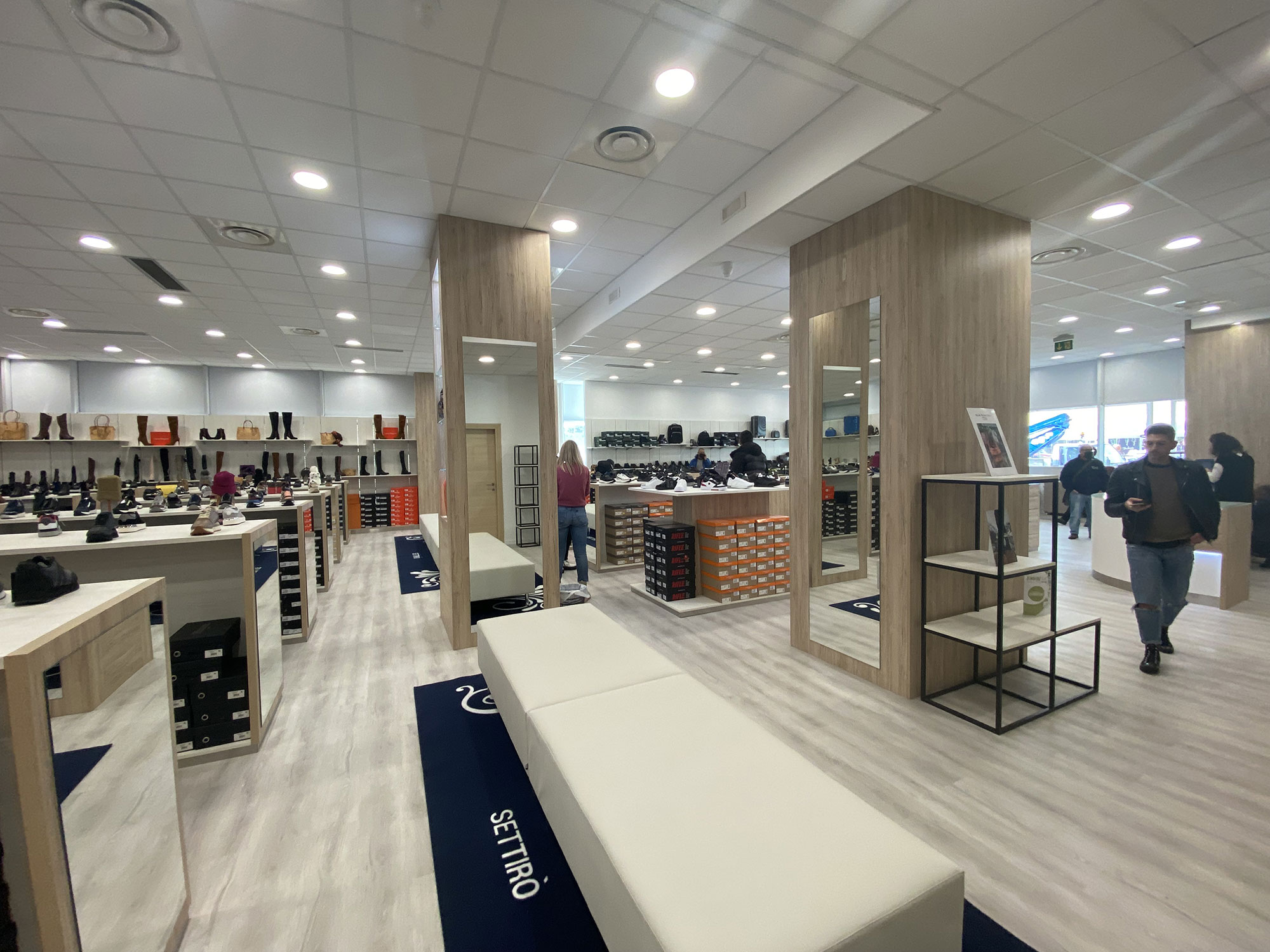 arredamento negozio calzature settiro 04