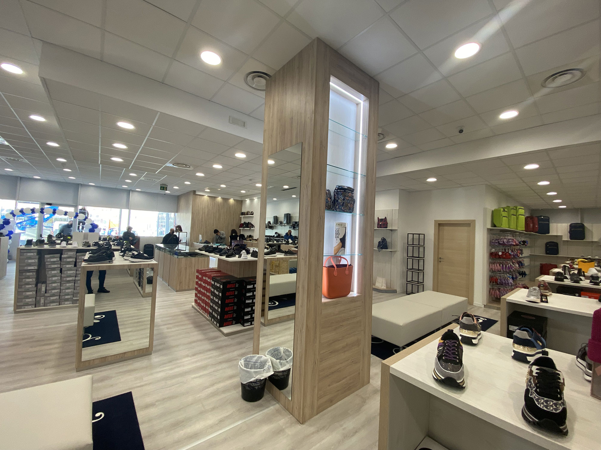 arredamento-negozio-calzature-settiro-10