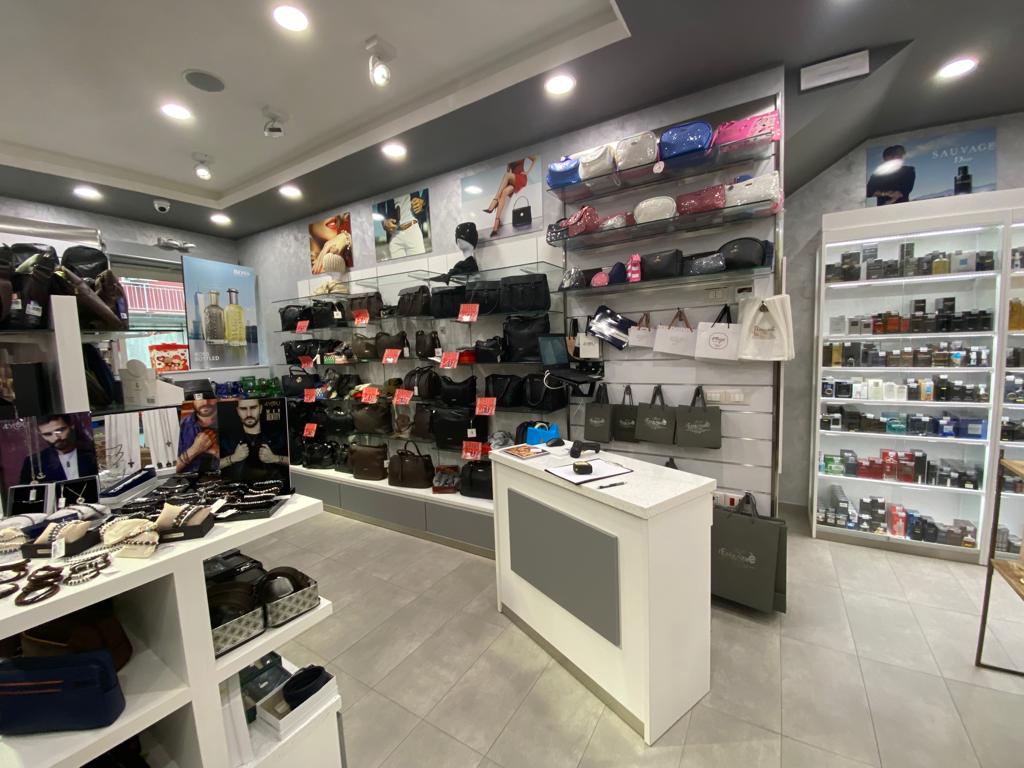 arredamento profumeria e cosmetica 08