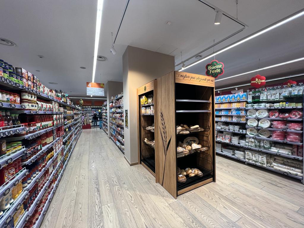 arredamento supermercato Punto Vendita Conad sul Corso Mazzini di Catanzaro 3
