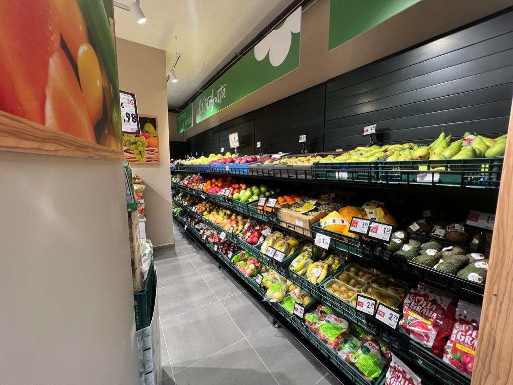 arredamento supermercato Punto Vendita Conad sul Corso Mazzini di Catanzaro 5