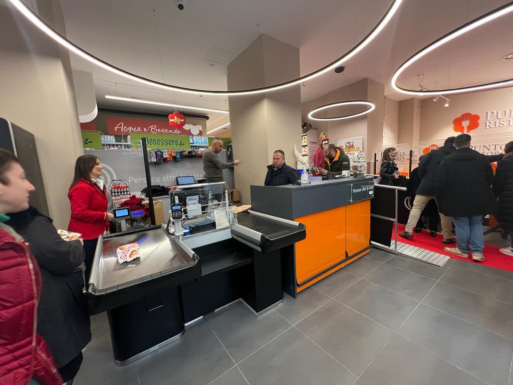 arredamento supermercato Punto Vendita Conad sul Corso Mazzini di Catanzaro 6
